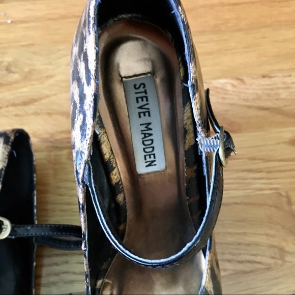 [8] Steve Madden Peep Toe Ankle Strap Wedges - Picture 2 of 3